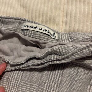 Abercrombie & Fitch Women's Grey and White Plaid Skirt